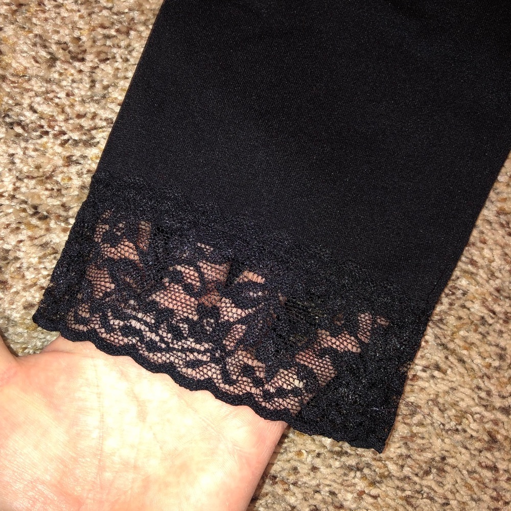 Capri leggings with lace trim - Picture 5 of 6